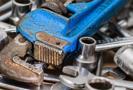 Manutenzione prevenzione di pressostati, trasmettitori e pompe-guida completa