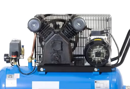 Il lavoro tra compressori d'aria e pressostati